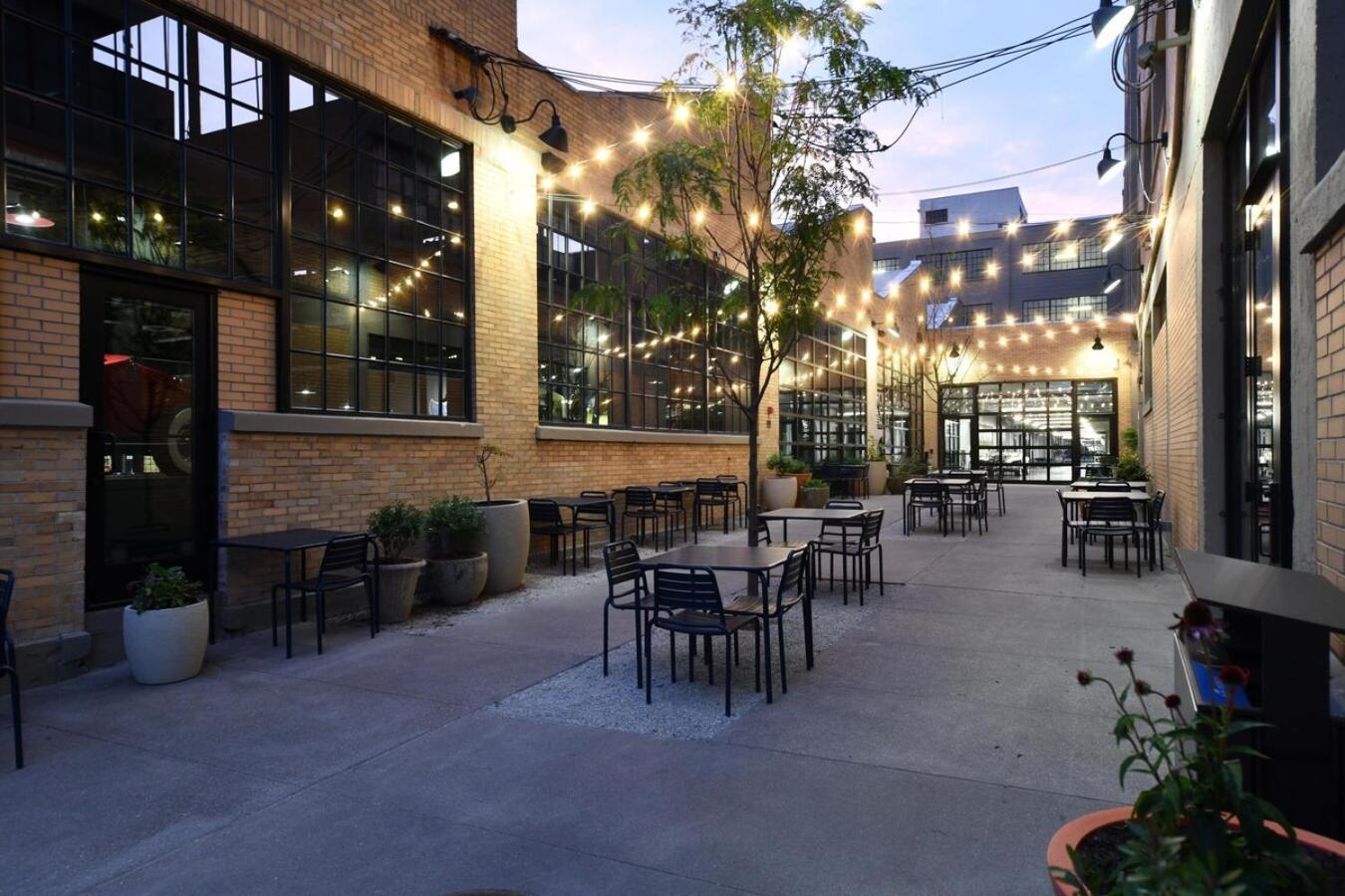 Free Parking! Downtown King Suite Lucas Oil- Conv Center Skywalk#1 Ινδιανάπολη Εξωτερικό φωτογραφία