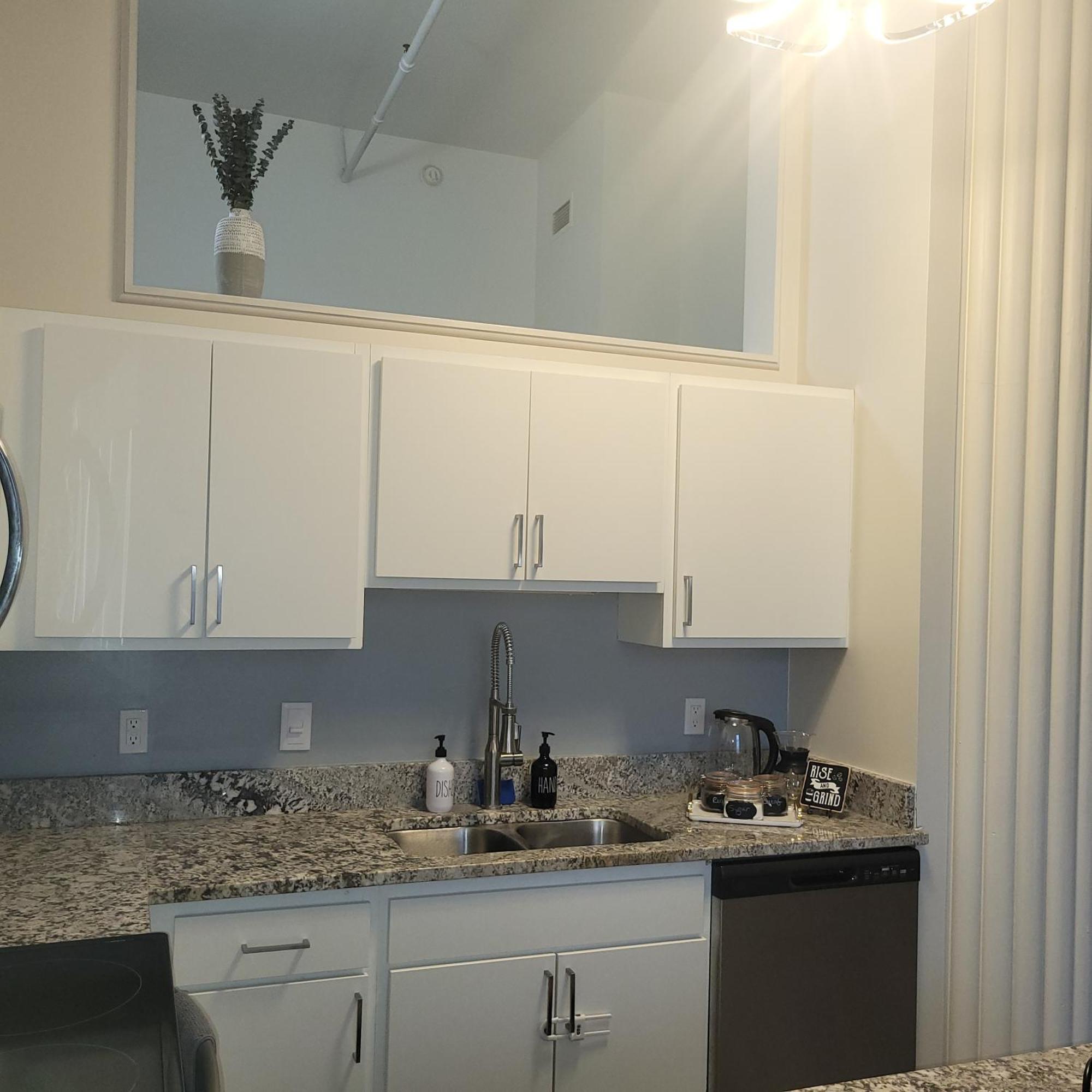 Free Parking! Downtown King Suite Lucas Oil- Conv Center Skywalk#1 Ινδιανάπολη Εξωτερικό φωτογραφία